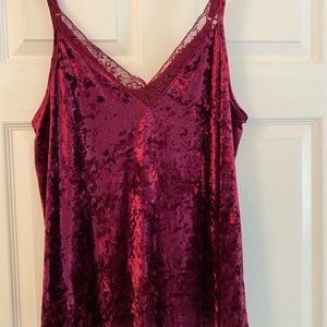 Torrid burgundy velvet camisole, size 00